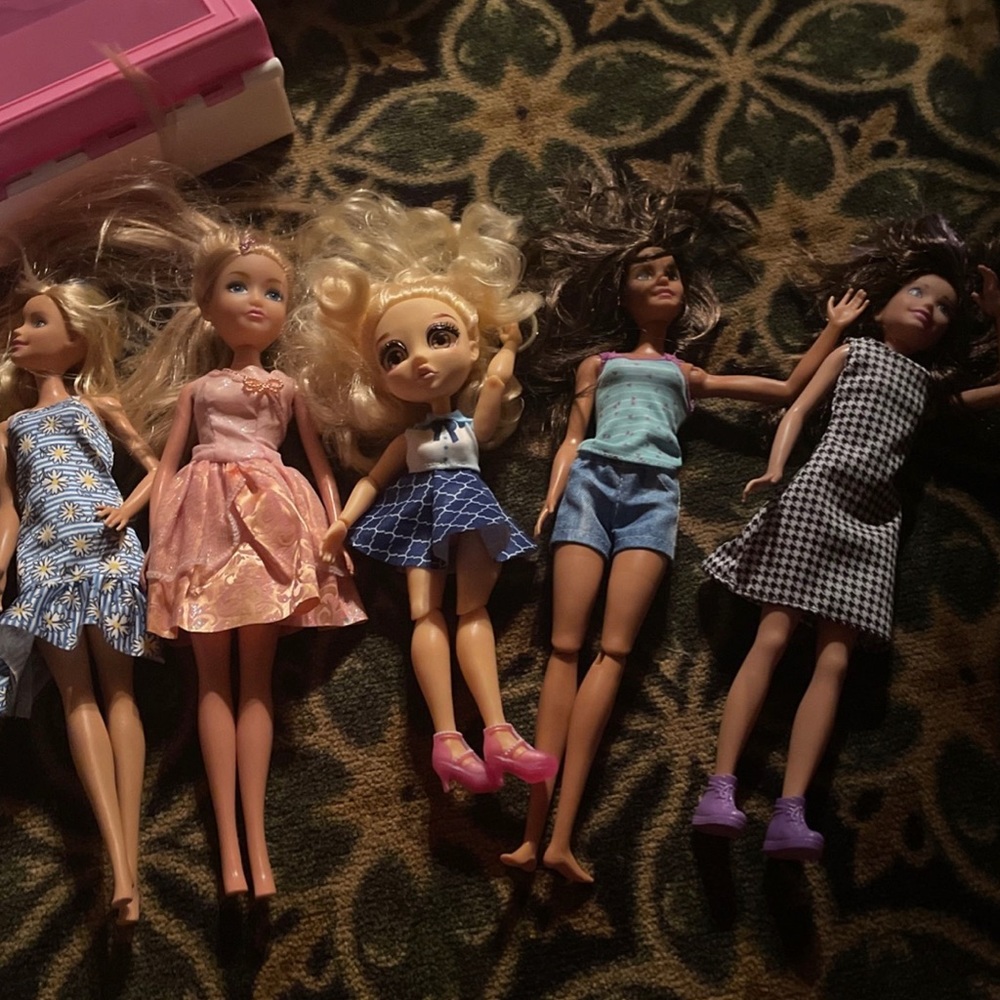 Barbies and if u would only want one it’s 2.00